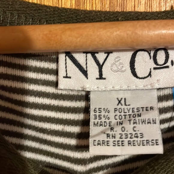 •NEW YORK & COMPANY•ARMY GREEN RELAXED FIT SCOOPNECK SHORT SLEEVE TEE SIZE XL - Picture 4 of 7